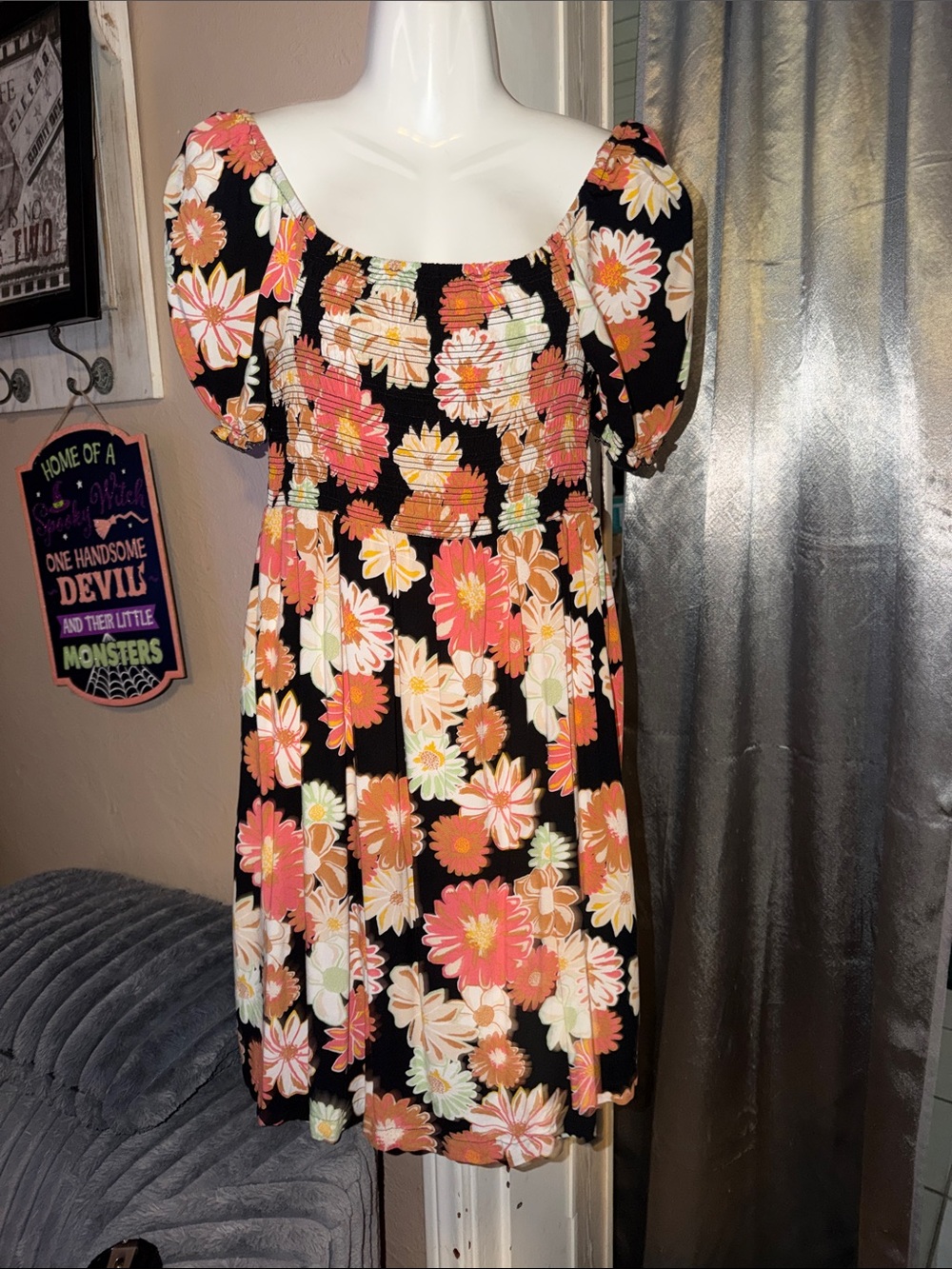Women’s ROXY Black Floral Smocked Short-Sleeve Mini Dress worn once stretchy Med